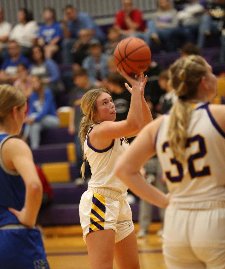 Senior Jackie Crews 
shoots a free throw at a basketball game against Southridge.