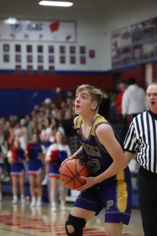 Freshmen Cooper Spires looks up to his open teammate.