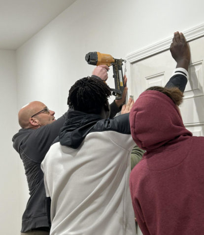 Shellenberger and freshmen Chad Sullivan and Nolen
Crawhorn screw a door frame into place.