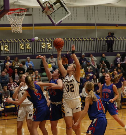 Senior Ryleigh Anderson shoots the ball.