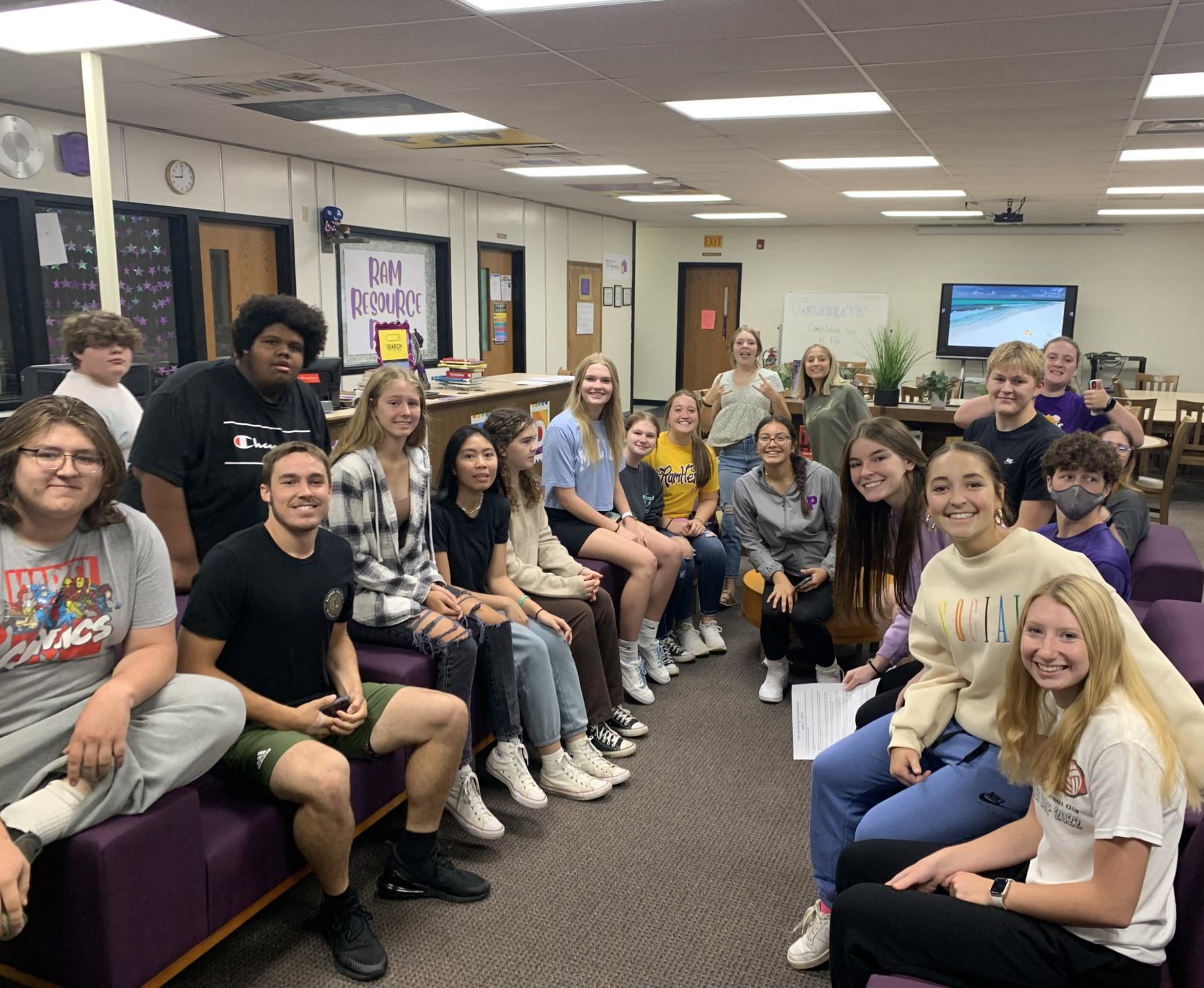 Mrs. Eubanks homeroom poses for a picture in the library.