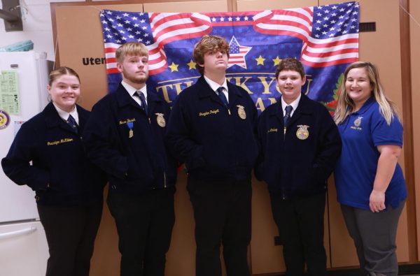 FFA Officers Gracielynn McKibbon, Novee Busick, Graydan Padgett, and James Lindsey Pose with FFA Advisor Samantha Goen. 