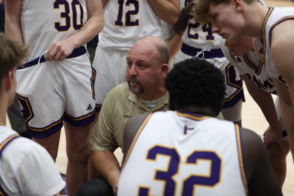 Head Coach Dusty Cole tells his team the next play. 