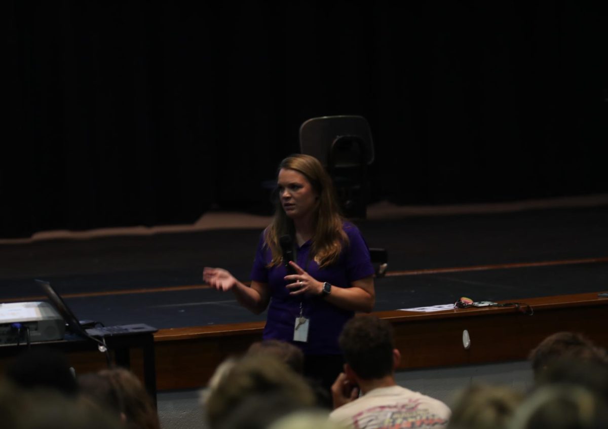  Counselor Rachel Robinson talks to students about what she has to offer.