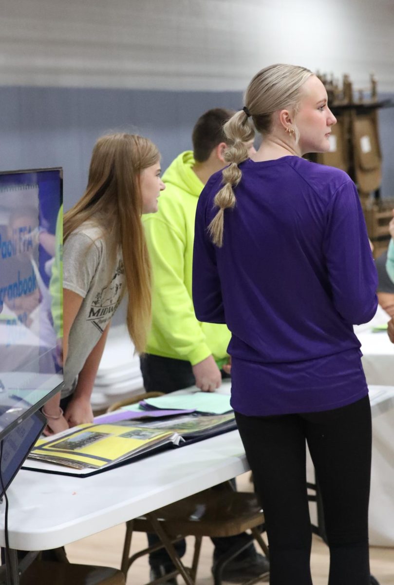 Gracie Burger learns more about the FFA program.
