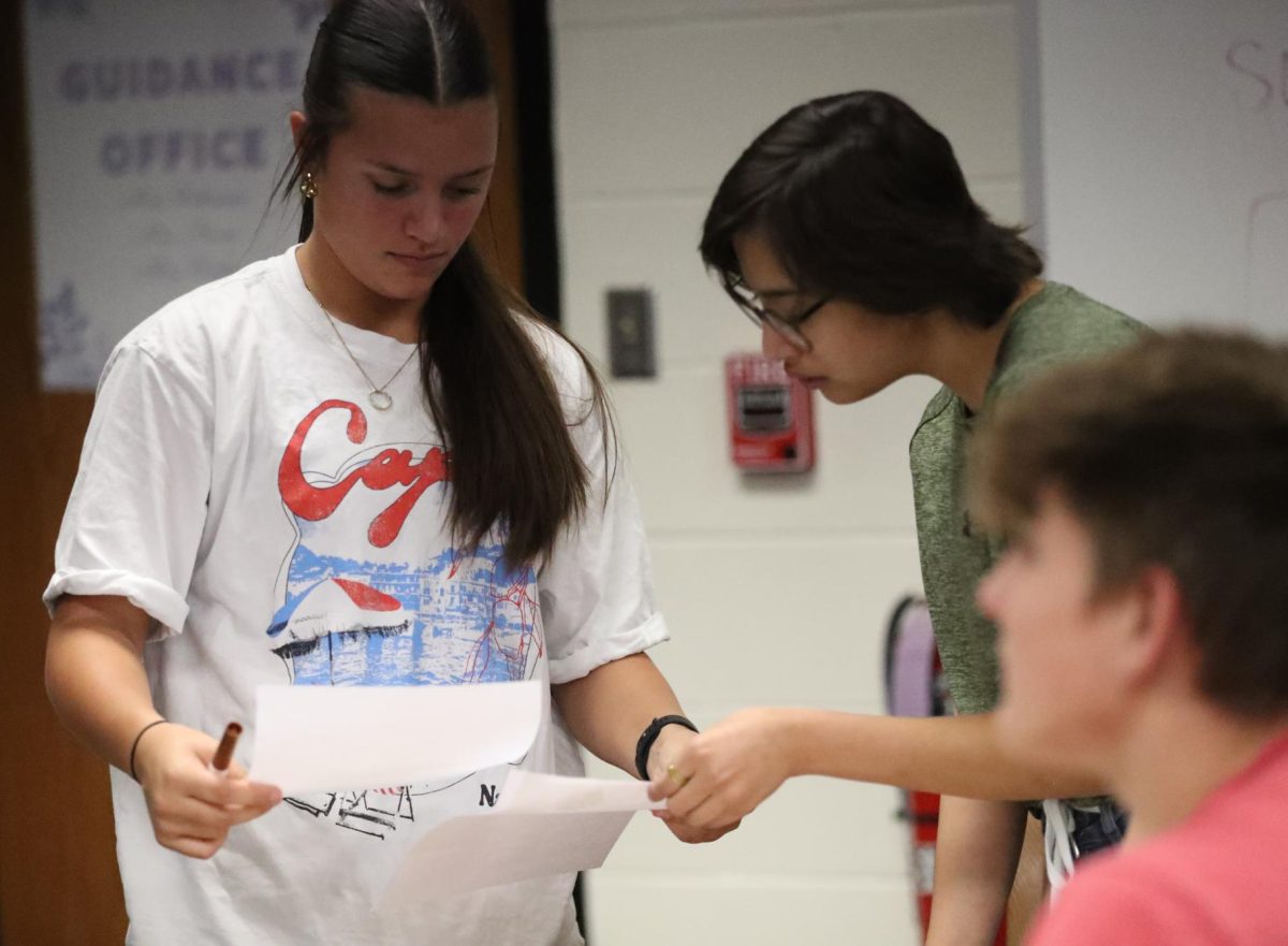 Sophomore Kalyn Hannon attempts to solve puzzles during the Amazing Race.