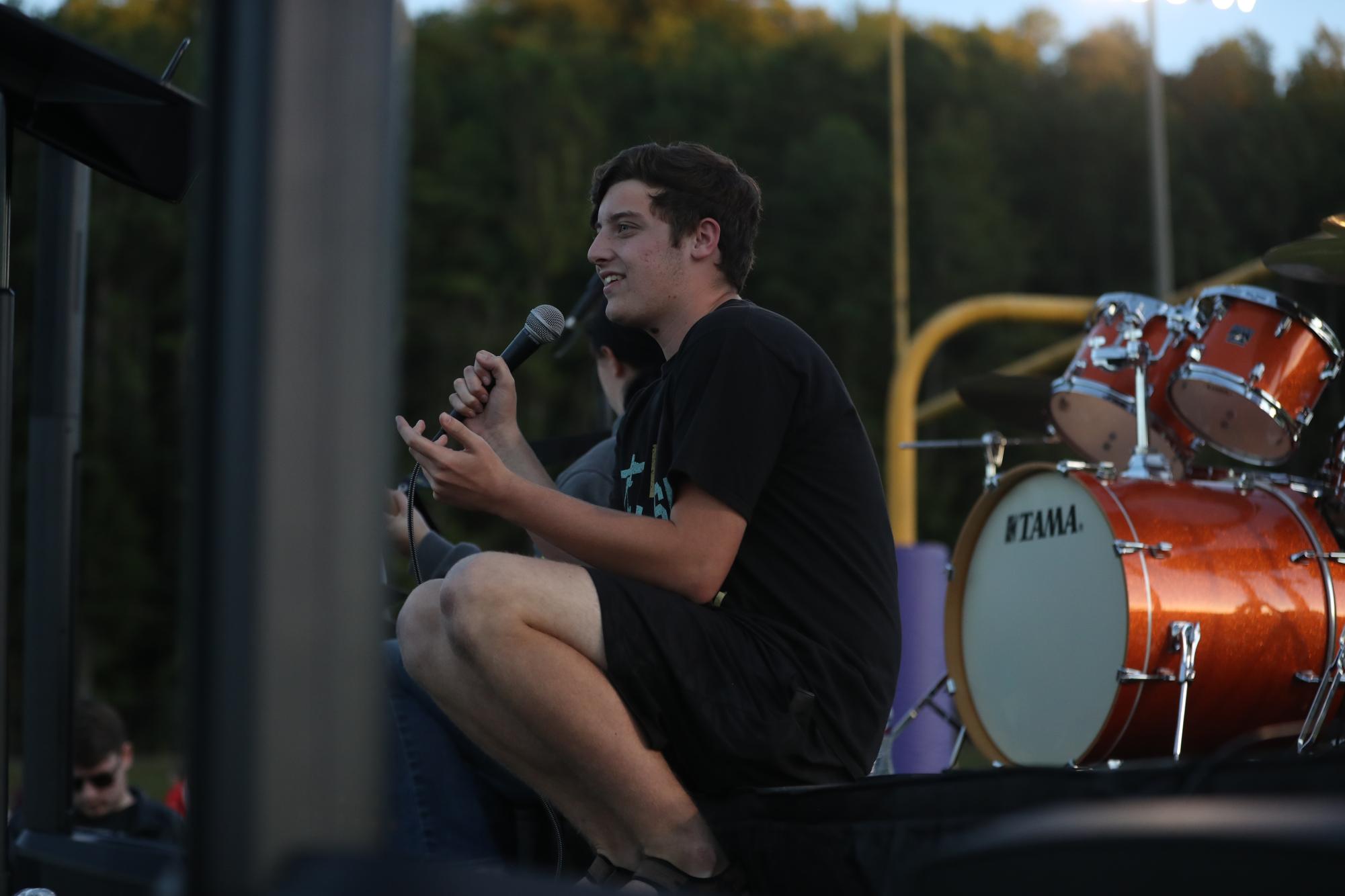 Cannon Lambdin speaks to students at the 2024 Fields of Faith. 