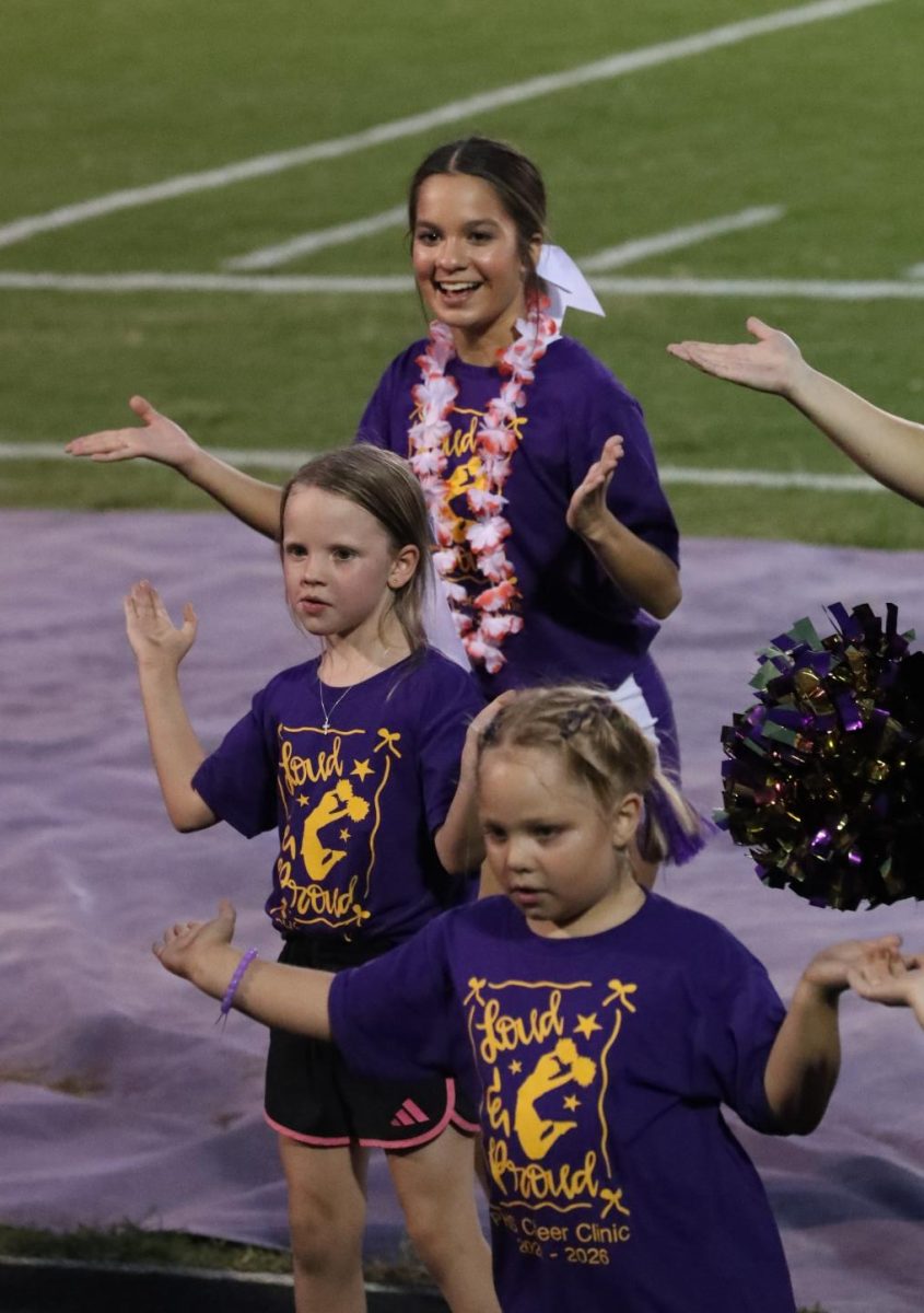 Freshman Rhianna Chavez cheers with the elementary students. 