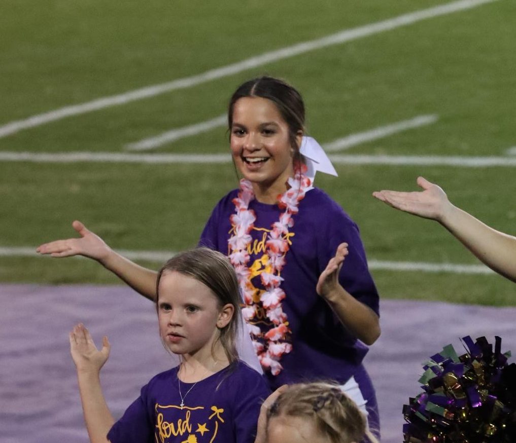 Freshman Rhianna Chavez cheers with the elementary students. 
