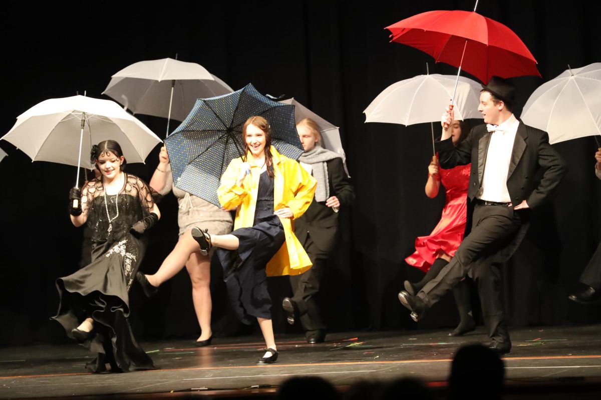 Senior Trinity Turner performs with the rest of the cast of "Singin' in the Rain" during the final song.