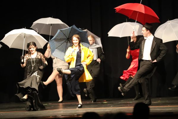 Senior Trinity Turner performs with the rest of the cast of "Singin' in the Rain" during the final song.