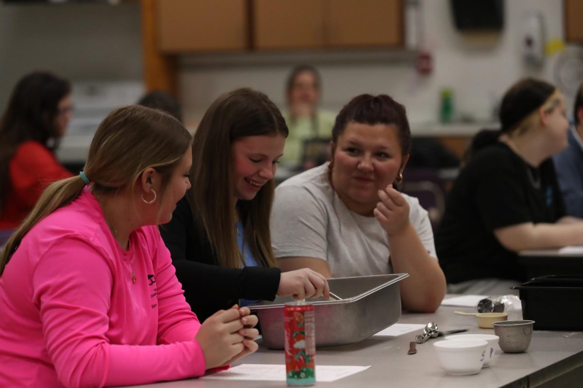 Senior Tariana Burkhead, sophomore Sofia Smith and junior Kina Arsenault learn how to measure different ingredients during their workshop session.